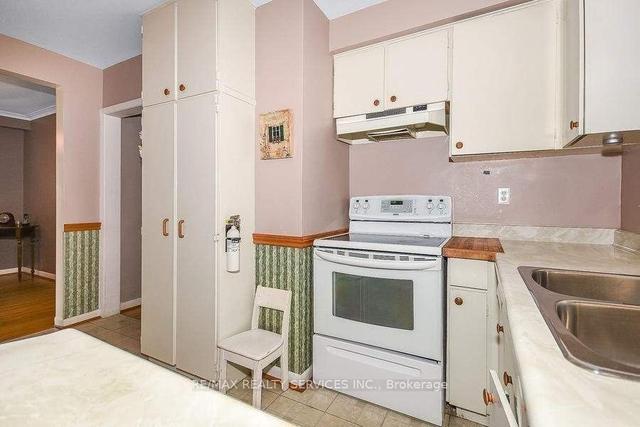 91 Ambleside Dr, House detached with 3 bedrooms, 1 bathrooms and 2 parking in Brampton ON | Image 3