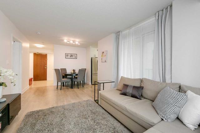 604 - 9 Michael Power Pl, Condo with 2 bedrooms, 2 bathrooms and 1 parking in Toronto ON | Image 6