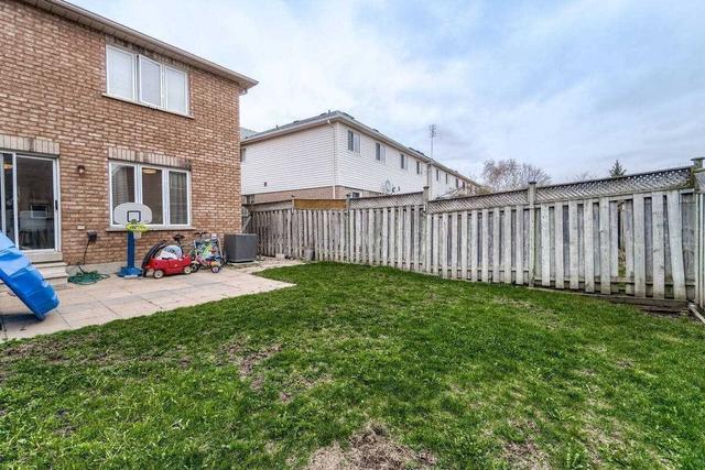 16 Twin Pines Cres, House semidetached with 3 bedrooms, 3 bathrooms and 4 parking in Brampton ON | Image 31