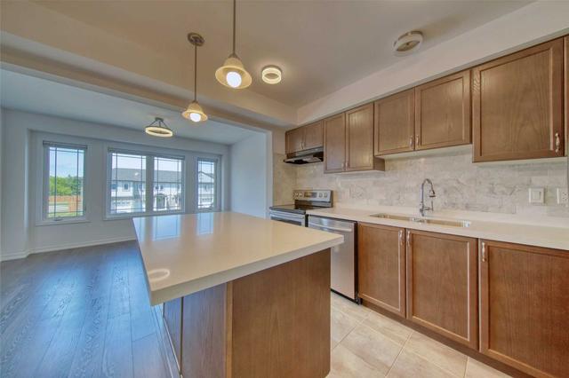 99 Frank's Way, House attached with 3 bedrooms, 2 bathrooms and 3 parking in Barrie ON | Image 9