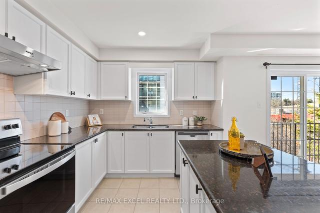 282 Church St S, Townhouse with 3 bedrooms, 4 bathrooms and 2 parking in Richmond Hill ON | Image 4
