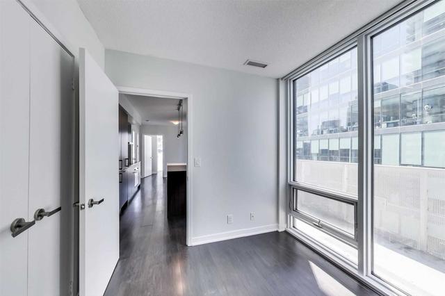 1810 - 100 Harbour St, Condo with 3 bedrooms, 2 bathrooms and 1 parking in Toronto ON | Image 15