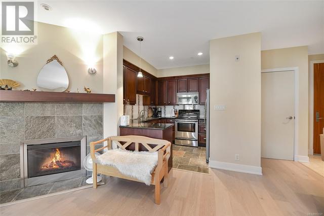 220 - 1325 Bear Mountain Pkwy, Condo with 2 bedrooms, 2 bathrooms and 1 parking in Langford BC | Image 2