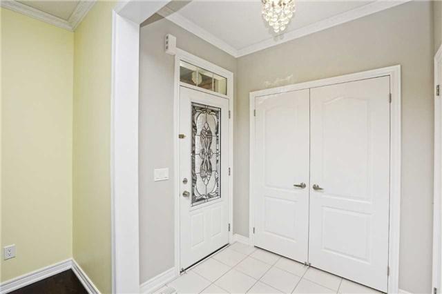15 Thornapple St, House attached with 3 bedrooms, 3 bathrooms and 2 parking in Brampton ON | Image 2
