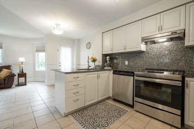 3481 Nutcracker Dr, House detached with 3 bedrooms, 3 bathrooms and 4 parking in Mississauga ON | Image 2