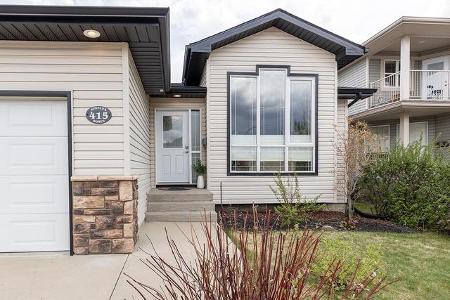 415 Vista Drive Se, House detached with 3 bedrooms, 2 bathrooms and 4 parking in Medicine Hat AB | Image 2