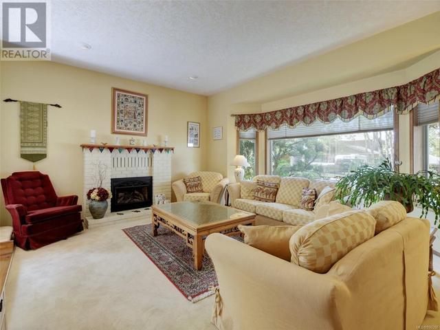 4109 Mercer Pl, House detached with 5 bedrooms, 5 bathrooms and 2 parking in Saanich BC | Image 2