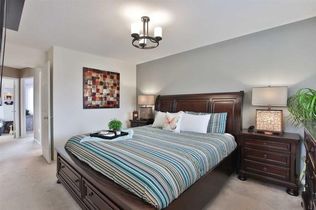 40 Birdstone Cres, Townhouse with 3 bedrooms, 3 bathrooms and 3 parking in Toronto ON | Image 14
