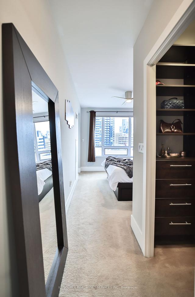 2104 - 20 Blue Jays Way, Condo with 2 bedrooms, 2 bathrooms and 2 parking in Toronto ON | Image 8