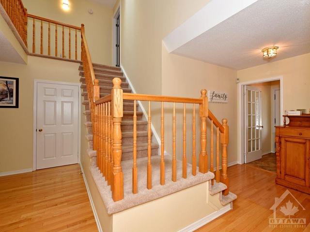 81 Townsend Drive, House detached with 4 bedrooms, 3 bathrooms and 4 parking in Ottawa ON | Image 4