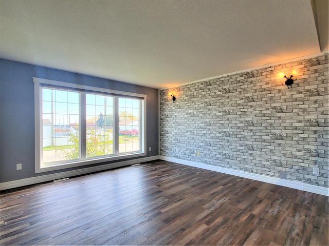 10416 98a Street, House detached with 4 bedrooms, 3 bathrooms and 5 parking in Grande Prairie County No. 1 AB | Image 5