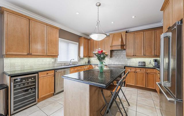 36 Foxwood Rd, House detached with 4 bedrooms, 4 bathrooms and 6 parking in Vaughan ON | Image 5