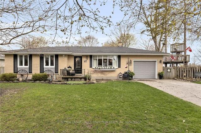 213 Pryde Blvd, House detached with 3 bedrooms, 2 bathrooms and 5 parking in South Huron ON | Image 1