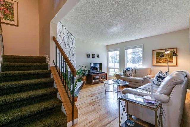 6924 Coach Hill Road Sw, Home with 3 bedrooms, 1 bathrooms and 1 parking in Calgary AB | Image 5