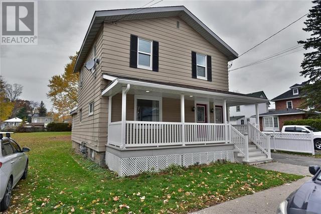 226 Church Street, House detached with 4 bedrooms, 2 bathrooms and 4 parking in Brockville ON | Image 1