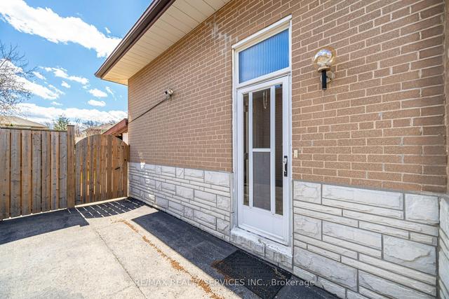 2553 Padstow Cres, House semidetached with 2 bedrooms, 2 bathrooms and 4 parking in Mississauga ON | Image 20