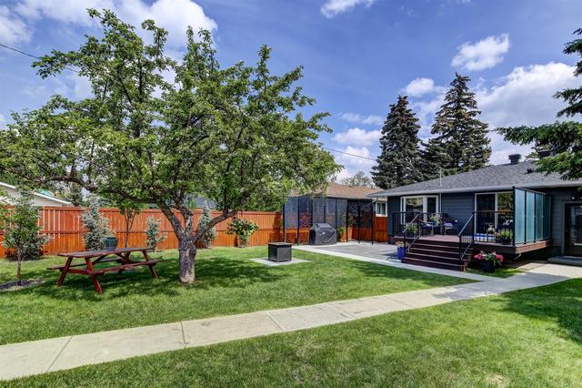 3756 36 Avenue Sw, House detached with 6 bedrooms, 2 bathrooms and 5 parking in Calgary AB | Image 24