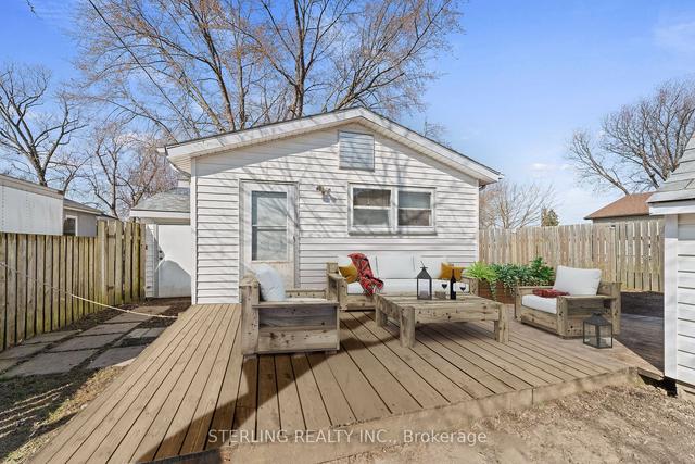 154 Crystal Beach Rd, House detached with 2 bedrooms, 1 bathrooms and 3 parking in Essex ON | Image 8