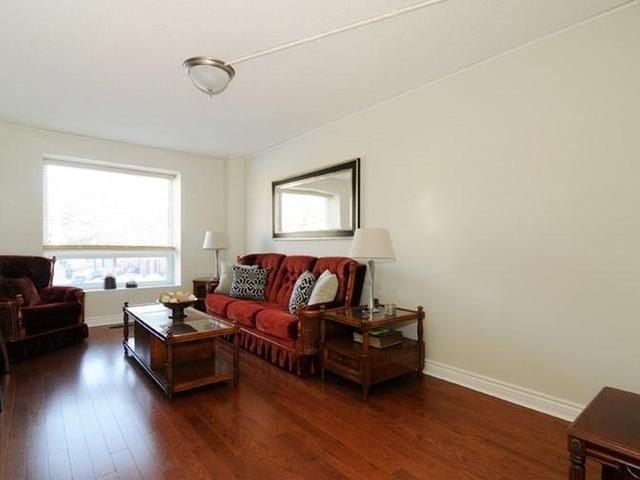 129 - 25 Collinsgrove Rd, Townhouse with 3 bedrooms, 2 bathrooms and 1 parking in Toronto ON | Image 2