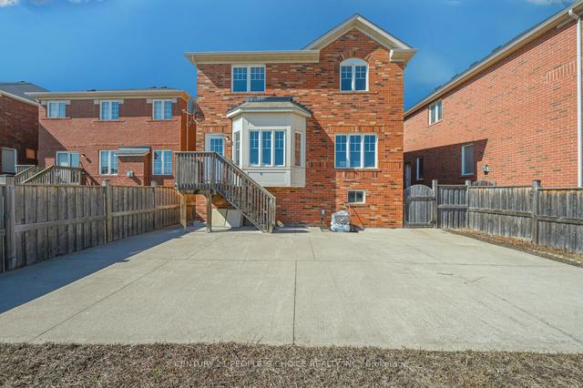 14 Lillian Cres, House detached with 4 bedrooms, 5 bathrooms and 7 parking in Brampton ON | Image 30