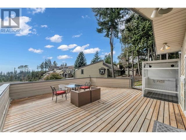4648 Woodburn Road, House detached with 5 bedrooms, 5 bathrooms and 2 parking in West Vancouver BC | Image 2