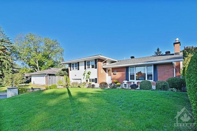1013 Wiseman Crescent, House detached with 3 bedrooms, 2 bathrooms and 3 parking in Ottawa ON | Image 2
