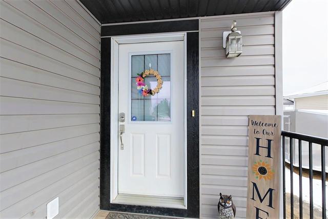 301 12 Street Se, House detached with 4 bedrooms, 3 bathrooms and 6 parking in Slave Lake AB | Image 2