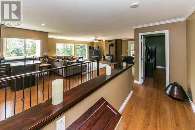 23215 141 Avenue, House detached with 4 bedrooms, 2 bathrooms and 15 parking in Maple Ridge BC | Image 23