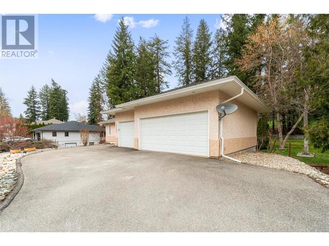 2599 Golf View Crescent, House detached with 4 bedrooms, 2 bathrooms and 3 parking in Columbia Shuswap C BC | Image 54