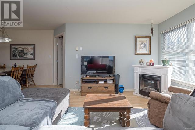 402 - 2940 Harriet Rd, Condo with 2 bedrooms, 2 bathrooms and 1 parking in Saanich BC | Image 4
