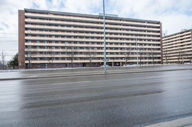 702 - 3533 Derry Rd, Condo with 2 bedrooms, 1 bathrooms and 1 parking in Mississauga ON | Image 1