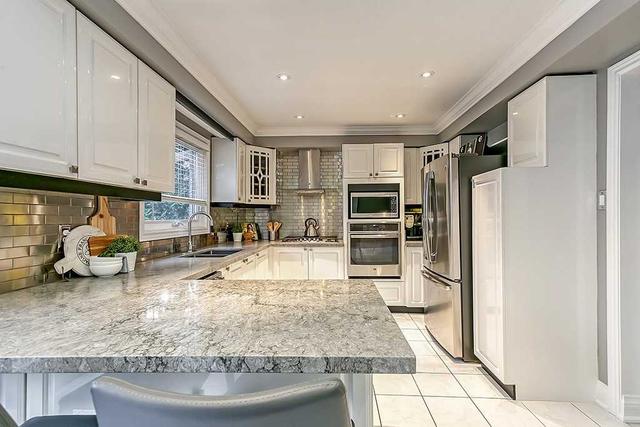 1408 Fieldcrest Lane, House detached with 4 bedrooms, 4 bathrooms and 4 parking in Oakville ON | Image 3