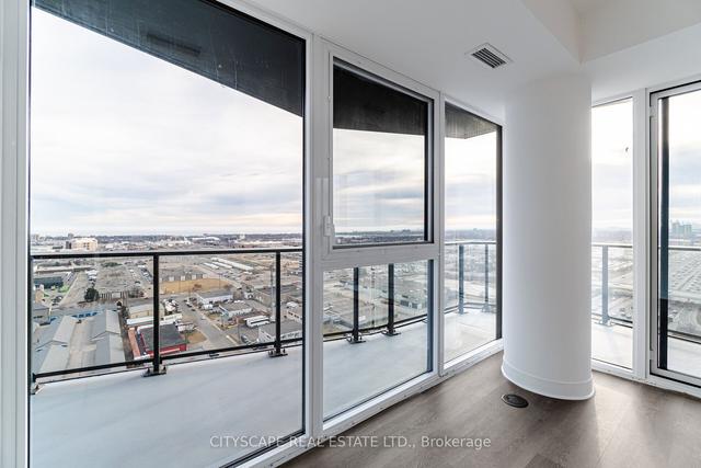 2009 - 36 Zorra St, Condo with 2 bedrooms, 2 bathrooms and 1 parking in Toronto ON | Image 3