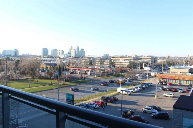 516 - 30 Meadowglen Pl, Condo with 1 bedrooms, 1 bathrooms and 0 parking in Toronto ON | Image 2