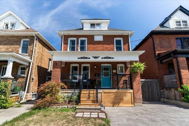 23 Province St S, House detached with 5 bedrooms, 3 bathrooms and 6 parking in Hamilton ON | Image 1