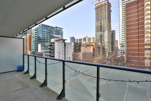 405 - 185 Roehampton Ave, Condo with 1 bedrooms, 1 bathrooms and 0 parking in Toronto ON | Image 4
