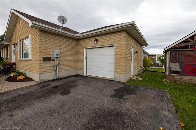 2 Oak Ridge Boulevard, House detached with 6 bedrooms, 2 bathrooms and 5 parking in Belleville ON | Image 18