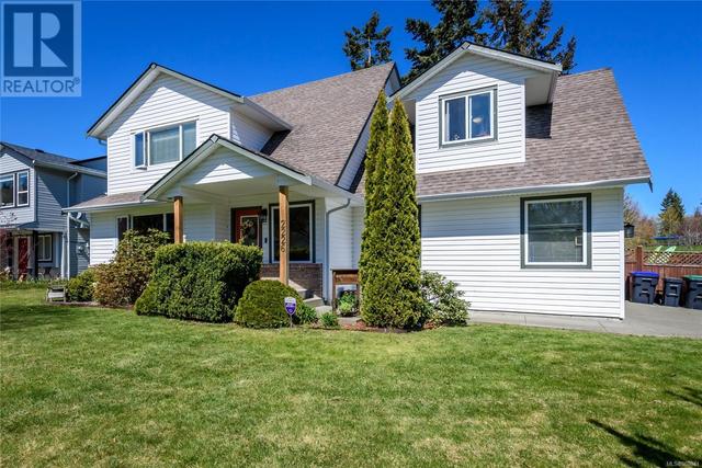 2226 Heron Cres, House detached with 3 bedrooms, 3 bathrooms and 2 parking in Comox BC | Image 48