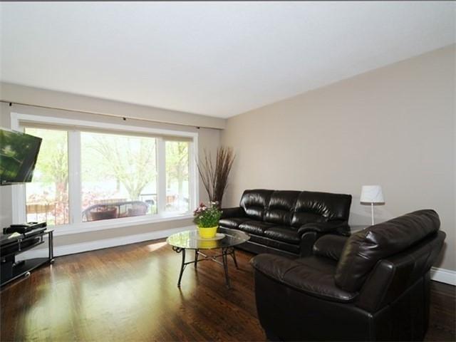Main - 202 Lorindale Dr, House detached with 3 bedrooms, 1 bathrooms and 2 parking in Oshawa ON | Image 5