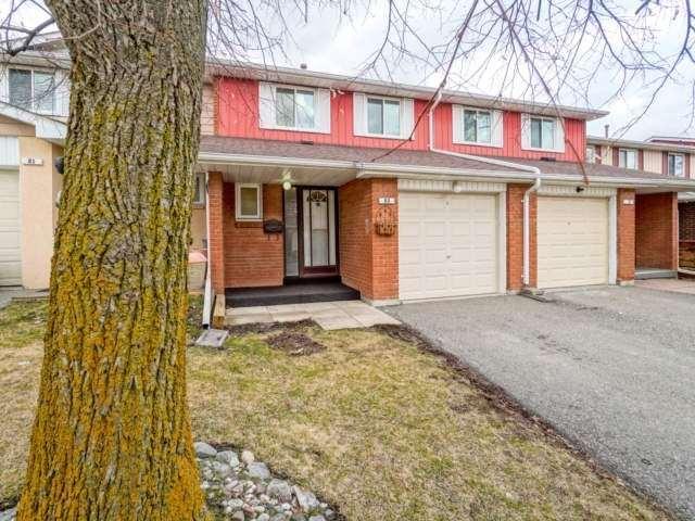 80 Carisbrooke Crt, Townhouse with 3 bedrooms, 3 bathrooms and 1 parking in Brampton ON | Image 3