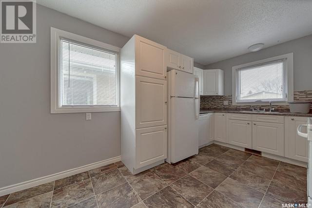 7301 - 7303 Bowman Avenue, House detached with 6 bedrooms, 3 bathrooms and null parking in Regina SK | Image 4