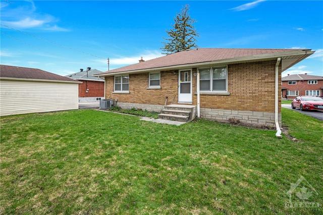 1282 Christine Avenue, House detached with 3 bedrooms, 1 bathrooms and 3 parking in Ottawa ON | Image 14
