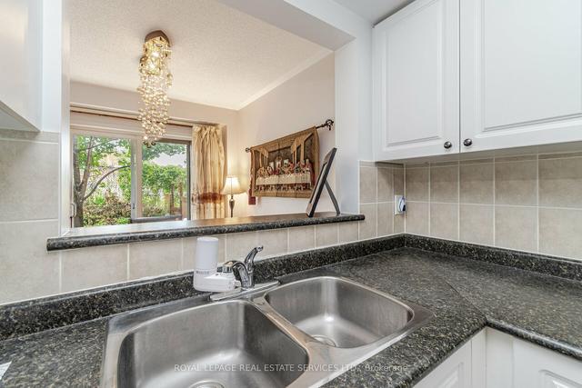 86 Joymar Dr, Townhouse with 3 bedrooms, 3 bathrooms and 2 parking in Mississauga ON | Image 3