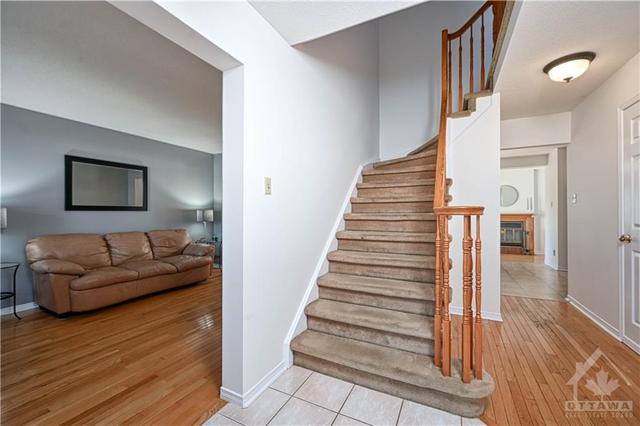 1914 Leclair Crescent, House detached with 3 bedrooms, 3 bathrooms and 4 parking in Ottawa ON | Image 3