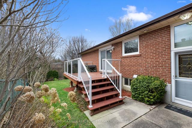 19 Warlingham Crt, House detached with 3 bedrooms, 2 bathrooms and 4 parking in Toronto ON | Image 22