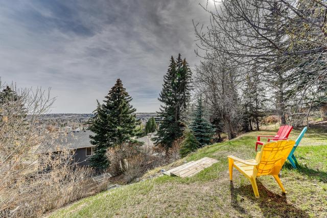 12 Hawthorne Crescent Nw, House detached with 5 bedrooms, 4 bathrooms and 5 parking in Calgary AB | Image 44