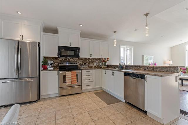 128 Mcguiness Drive, House detached with 4 bedrooms, 2 bathrooms and 3 parking in Brantford ON | Image 12