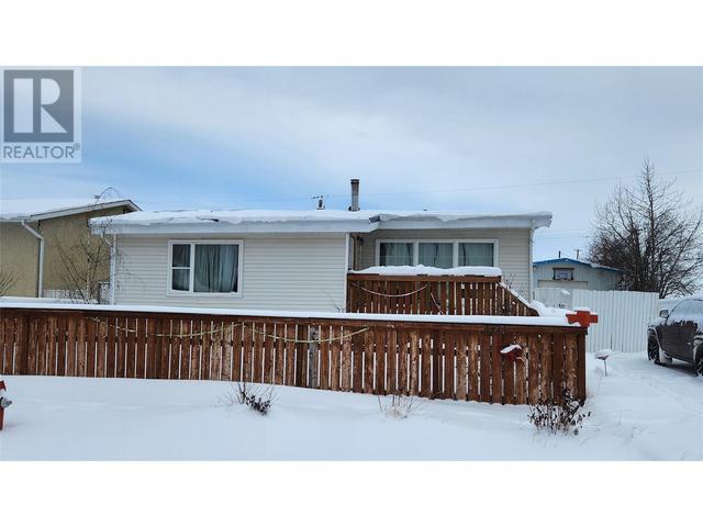 4924 50 Avenue, House detached with 4 bedrooms, 1 bathrooms and 2 parking in Pouce Coupe BC | Image 1