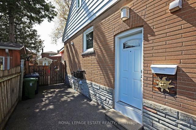 86 Sharpe St, House detached with 2 bedrooms, 2 bathrooms and 2 parking in Toronto ON | Image 19