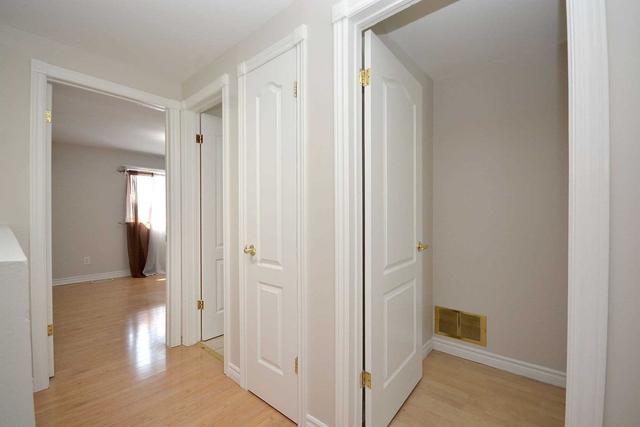 71 Carleton Pl, Townhouse with 3 bedrooms, 2 bathrooms and 2 parking in Brampton ON | Image 20